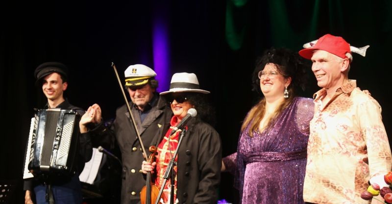 Mit der MS Grassau um die Welt – Stars on Stage